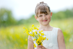 Kommunionportrait, Mädchen mit Blumen, Kommunion, Birkenfeld Pforzheim