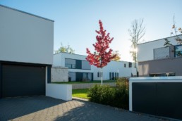 Immobilienfotografie, moderne Hausfassaden, Flachdach