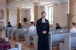 Fotoprojekt Nur so halb - Pfarrer David Dengler in der evangelischen Kirche in Birkenfeld