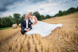 Foto Hochzeitspaar im Kornfeld