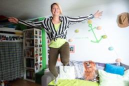 Sandra Rixen im Sprung - Fotoprojekt Nur-so-halb von Stefanie Morlok Fotografin